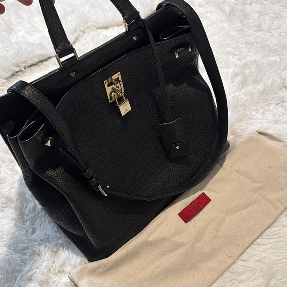 Valentino Garavani turn lock leather bag - Picture 1 of 14